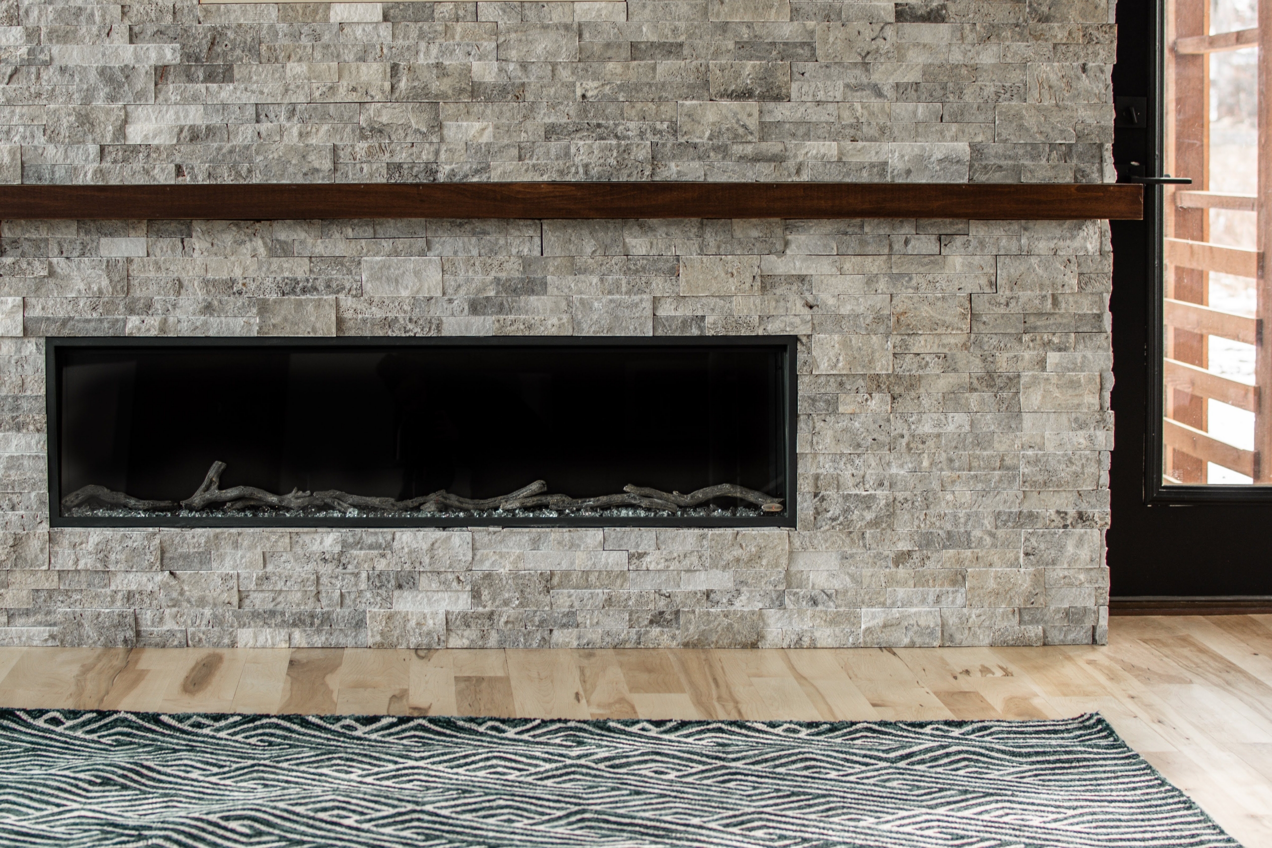 DSC_4637 fireplace